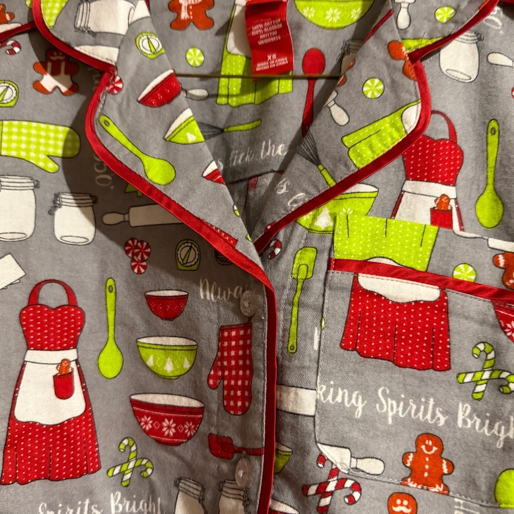 Gray-Red-Green‎ Ladies Christmas baking/cooking Sleep shirt 18.5” pit2pit NEW - Picture 3 of 8